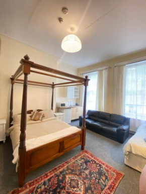 Studio next to Port, Cliff View, Free Parking